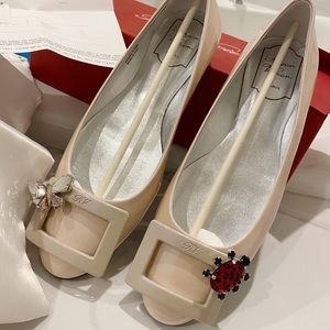 SOLD！NEW Roger Vivier Special Edition Flats